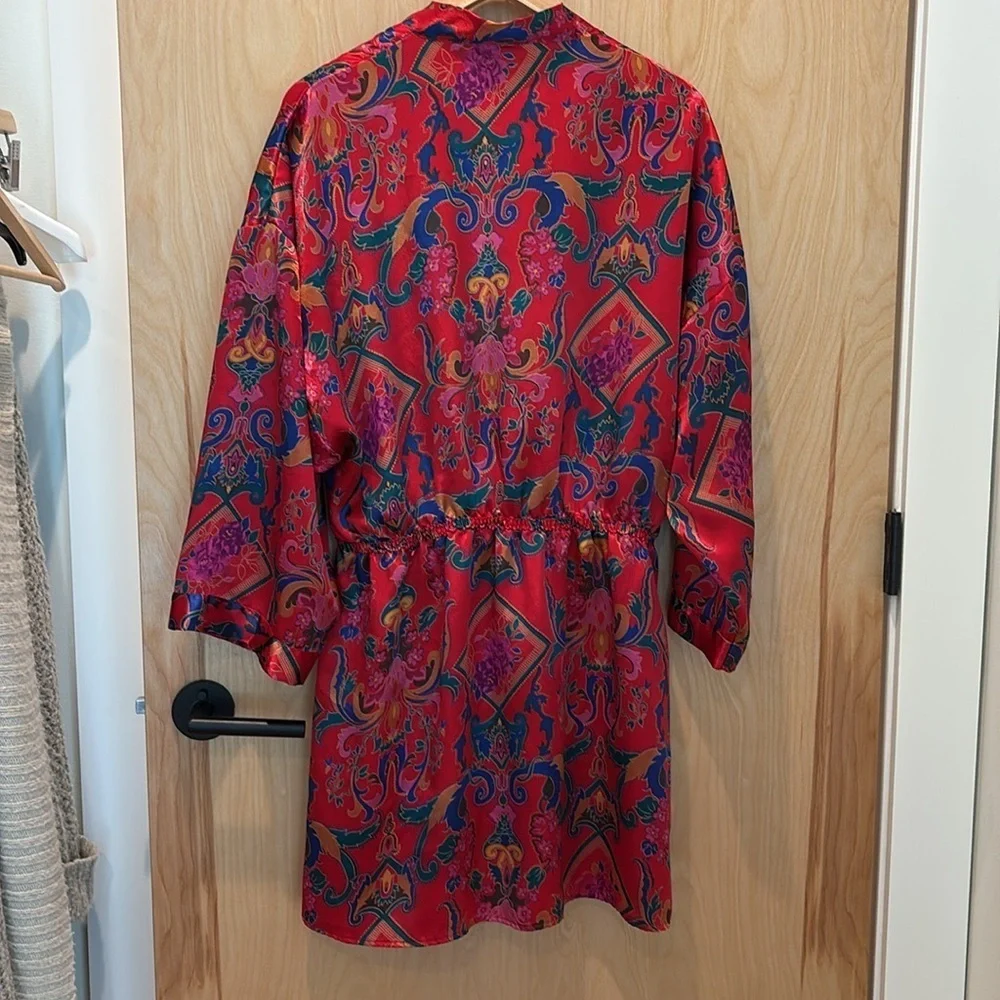 Vtg Victoria's Secret Robe Gold Label Red and Pink Paisley Size Large